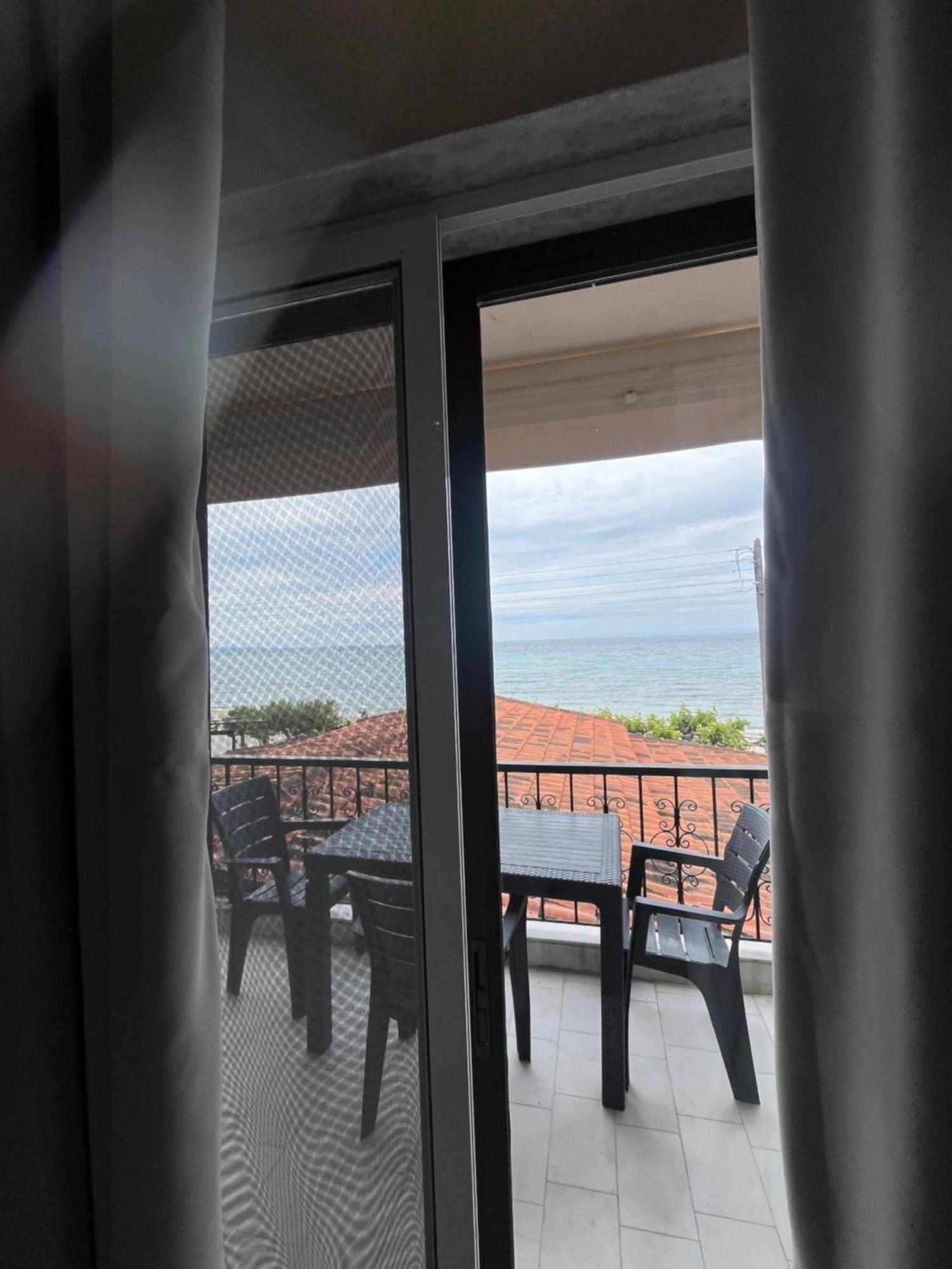 Okkio Sea View Apartment Vergia Exterior photo