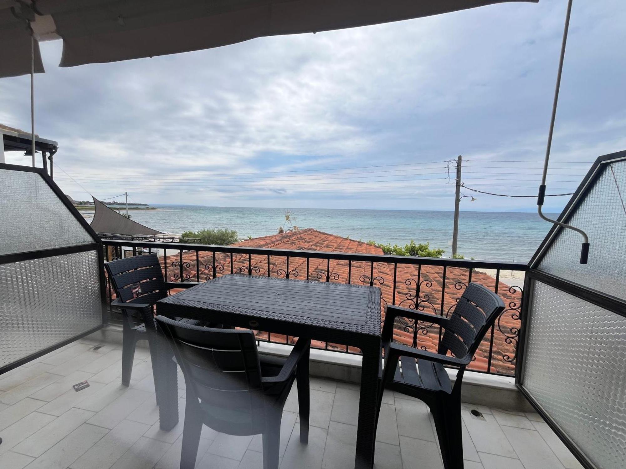 Okkio Sea View Apartment Vergia Exterior photo